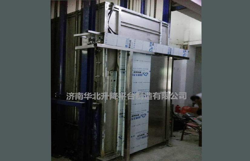 黑龍江+液壓升降貨梯與貨運物流電梯轎廂的差別